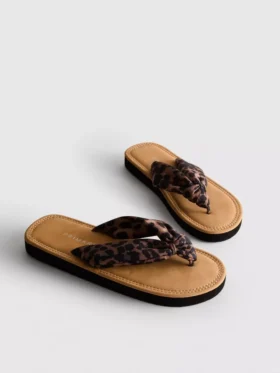 Sandalias de tiras con detalle de nudo
