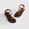 Sandalias de tiras con tachuelas