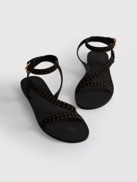 Sandalias de tiras con tachuelas