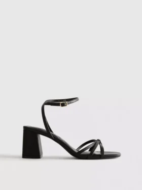 Sandalias de tiras con tacón grueso