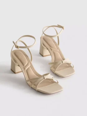 Sandalias de tiras con tacón grueso