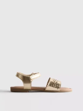 Sandalias metalizadas cortadas con láser