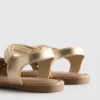 Sandalias metalizadas cortadas con láser