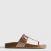 Sandalias tipo mule con barra en T y hebilla
