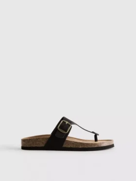 Sandalias tipo mule con barra en T y hebilla