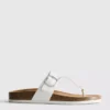 Sandalias tipo mule con barra en T y hebilla