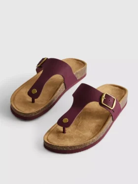 Sandalias tipo mule con barra en T y hebilla