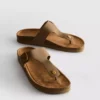 Sandalias tipo mule con barra en T y hebilla