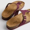 Sandalias tipo mule con barra en T y hebilla