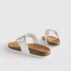 Sandalias tipo mule con barra en T y hebilla