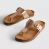 Sandalias tipo mule con barra en T y hebilla