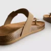 Sandalias tipo mule con barra en T y hebilla
