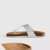 Sandalias tipo mule con barra en T y hebilla