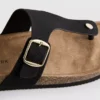 Sandalias tipo mule con barra en T y hebilla