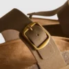 Sandalias tipo mule con barra en T y hebilla