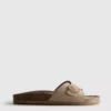 Sandalias tipo mule con correa y hebilla