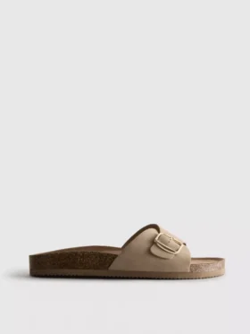 Sandalias tipo mule con correa y hebilla