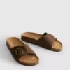Sandalias tipo mule con correa y hebilla
