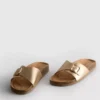 Sandalias tipo mule con correa y hebilla
