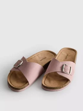 Sandalias tipo mule con correa y hebilla