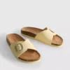 Sandalias tipo mule con correa y hebilla
