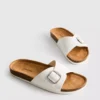 Sandalias tipo mule con correa y hebilla