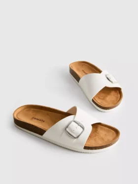Sandalias tipo mule con correa y hebilla
