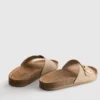 Sandalias tipo mule con correa y hebilla