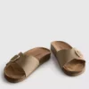 Sandalias tipo mule con correa y hebilla
