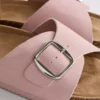 Sandalias tipo mule con correa y hebilla