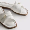Sandalias tipo mule con hebillas