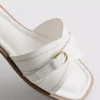 Sandalias tipo mule con hebillas