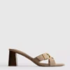 Sandalias tipo mule con tacón grueso y hebilla