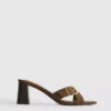 Sandalias tipo mule con tacón grueso y hebilla