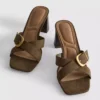 Sandalias tipo mule con tacón grueso y hebilla