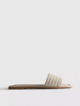 Sandalias tipo mules con cuentas de strass
