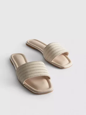 Sandalias tipo mules con cuentas de strass