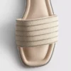 Sandalias tipo mules con cuentas de strass