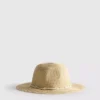 Sombrero tejido con abalorios