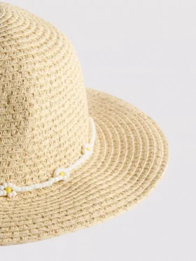 Sombrero tejido con abalorios
