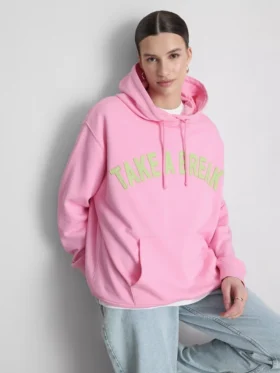 Sudadera con capucha de alto contenido en algodón y estampado universitario