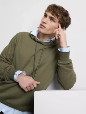 Sudadera con capucha y cordón