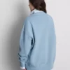 Sudadera oversize con hombros caídos