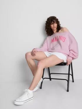 The Primark Scene | Sudadera con hombros al aire y eslogan