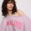 The Primark Scene | Sudadera con hombros al aire y eslogan