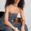 Top bandeau con volantes de cuadros vichy de Paula Echevarría