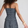 Top bandeau con volantes de cuadros vichy de Paula Echevarría