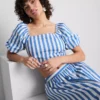 Top bardot de rayas con mangas abullonadas