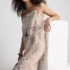 Top camisero largo de satén arrugado de Paula Echevarría
