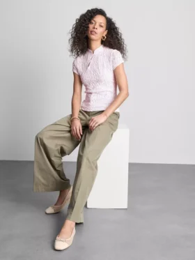Top con cuello alto texturizado
